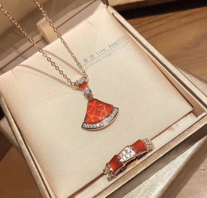 Bvlgari飾品 寶格麗DIVA系列 扇形紅裙子天然石頭帶鑽項鏈  zgbq3358